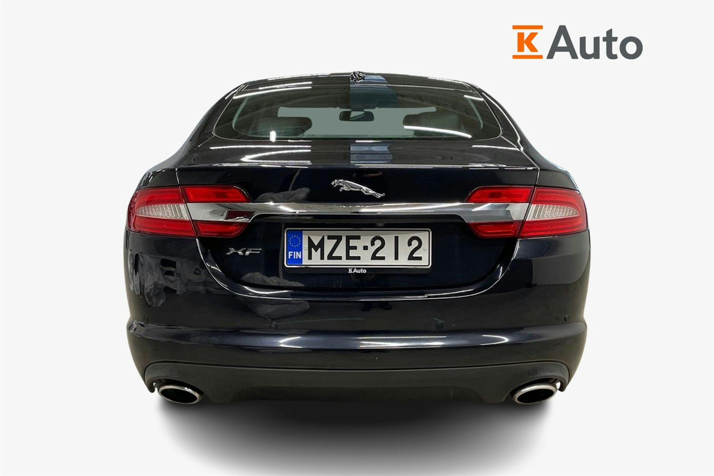 musta Jaguar XF 2012 kuva 3.