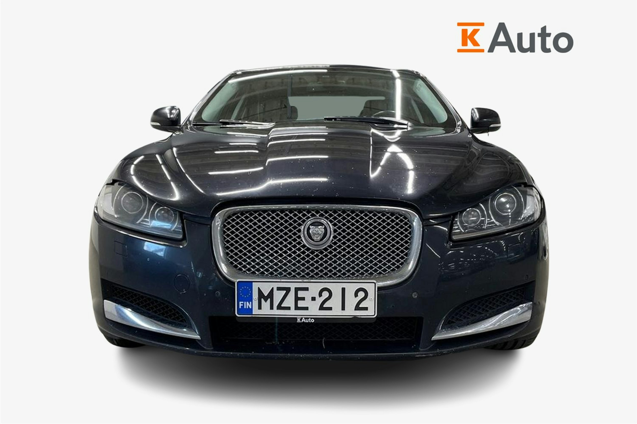 musta Jaguar XF 2012 kuva 5.
