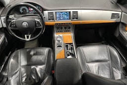 musta Jaguar XF 2012 kuva 9.