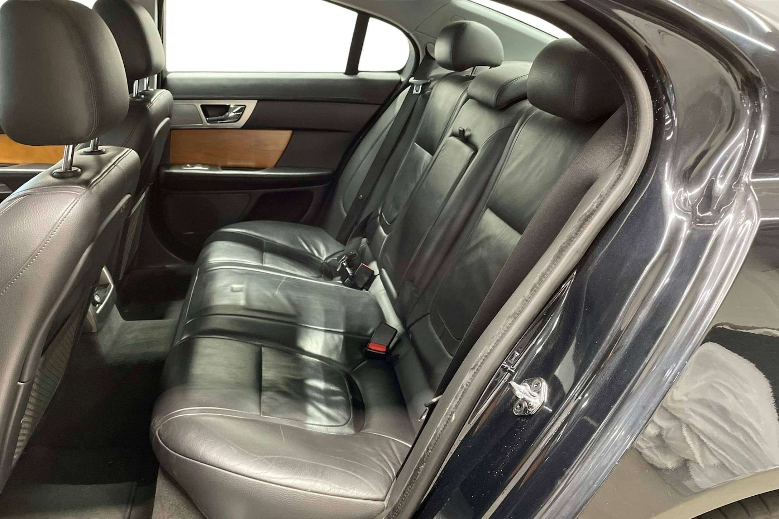 musta Jaguar XF 2012 kuva 10.
