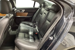 musta Jaguar XF 2012 kuva 10.