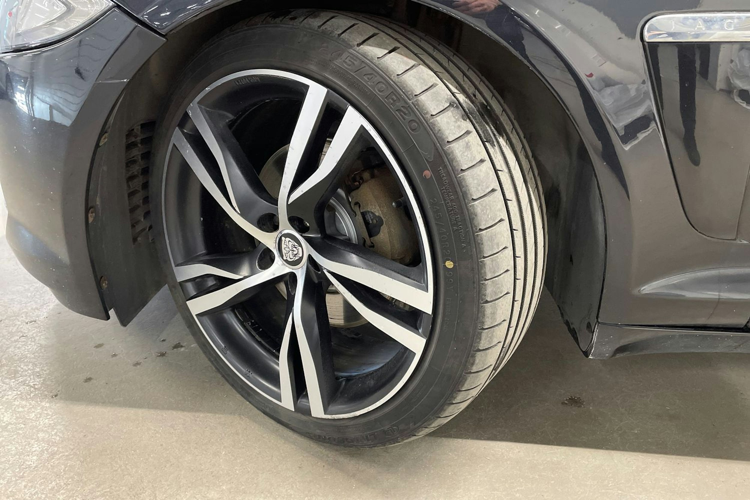 musta Jaguar XF 2012 kuva 13.