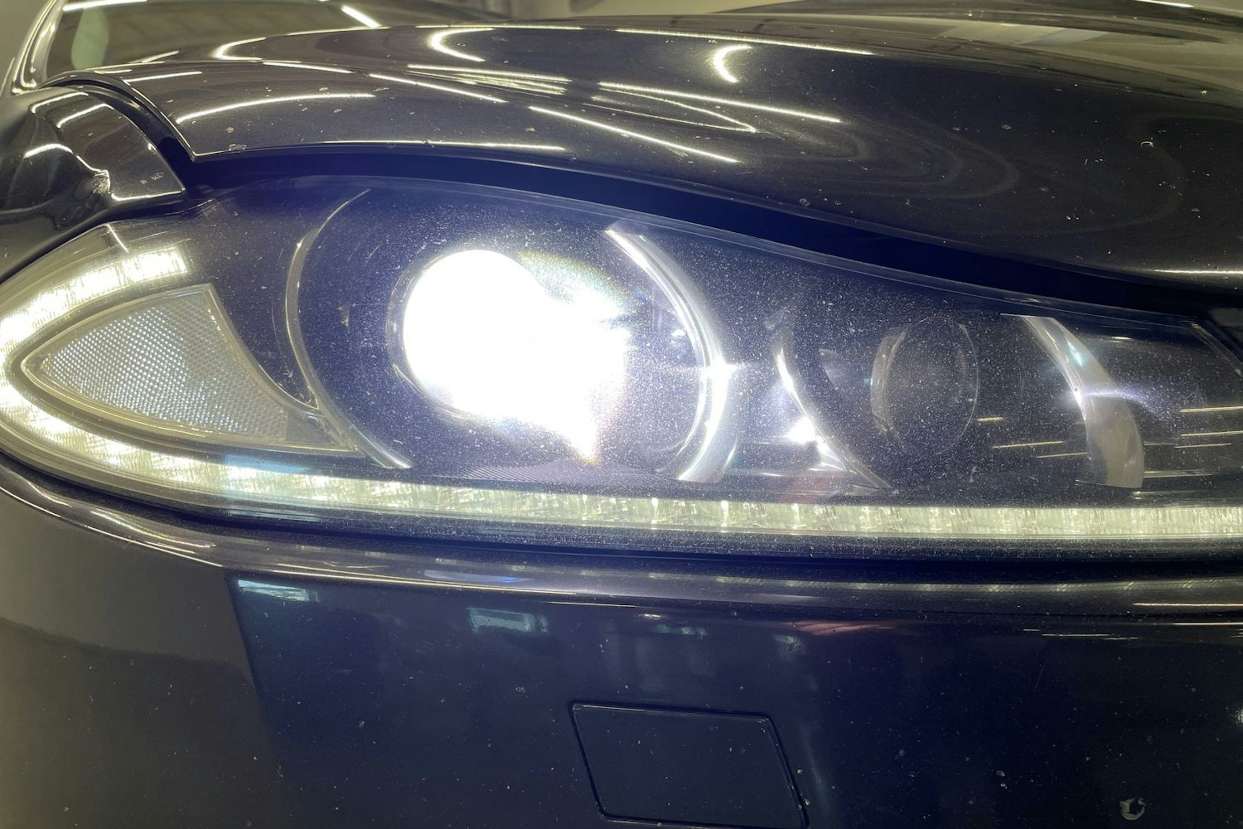 musta Jaguar XF 2012 kuva 14.
