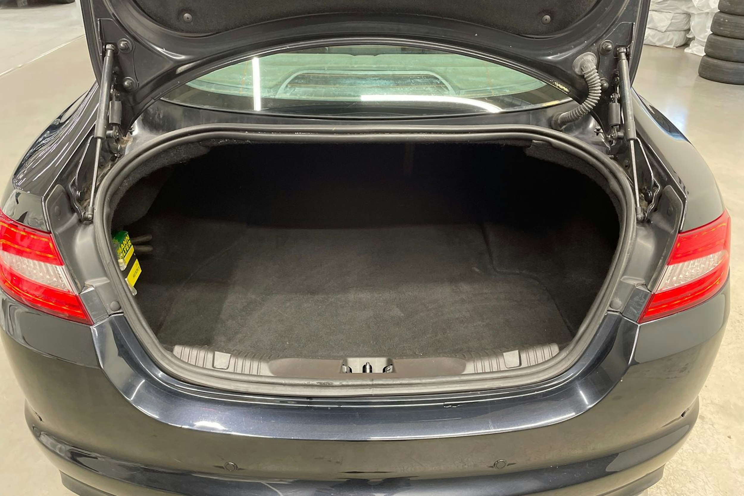 musta Jaguar XF 2012 kuva 15.