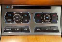 musta Jaguar XF 2012 kuva 19.