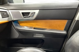 musta Jaguar XF 2012 kuva 22.