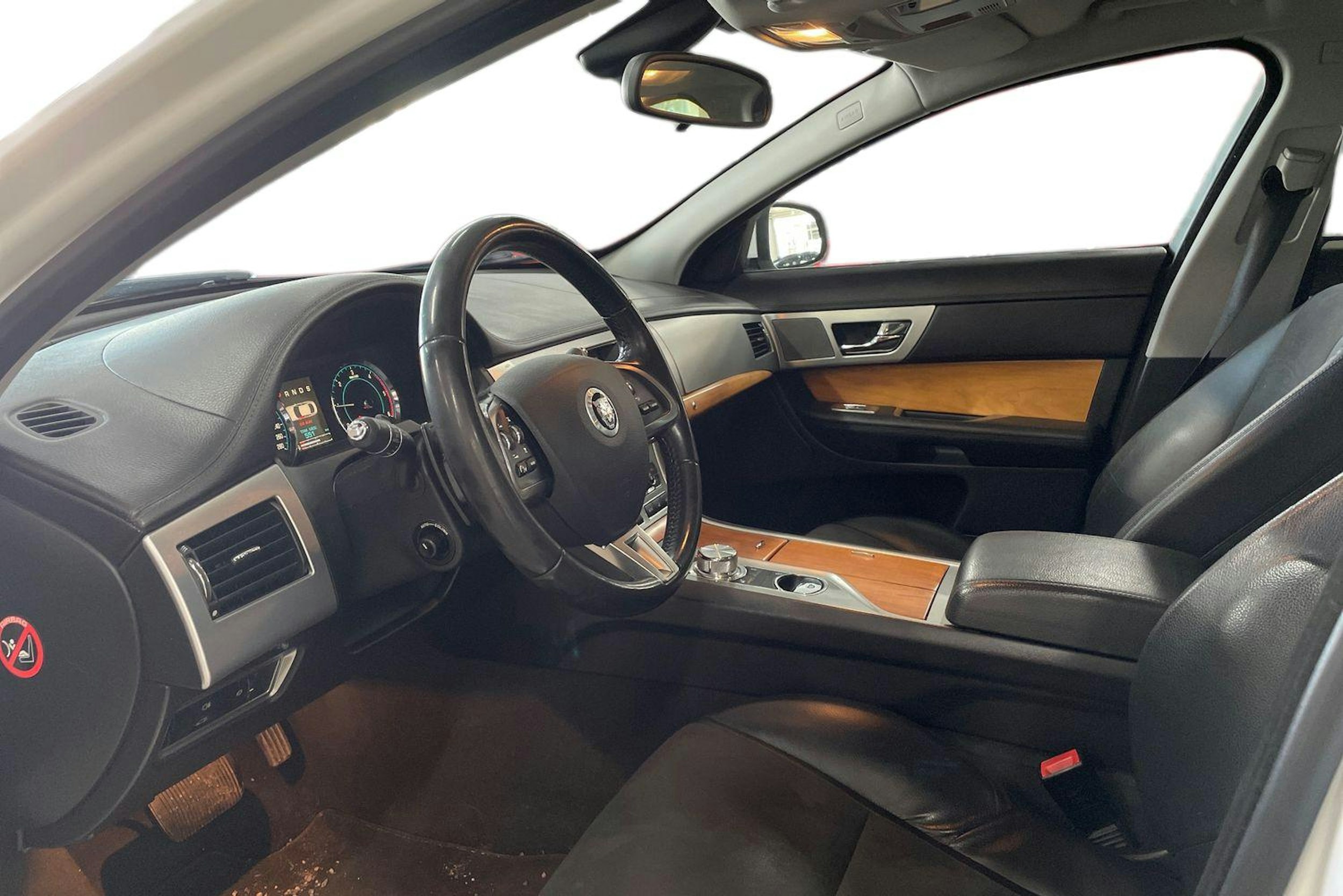 valkoinen Jaguar XF 2013 kuva 3.