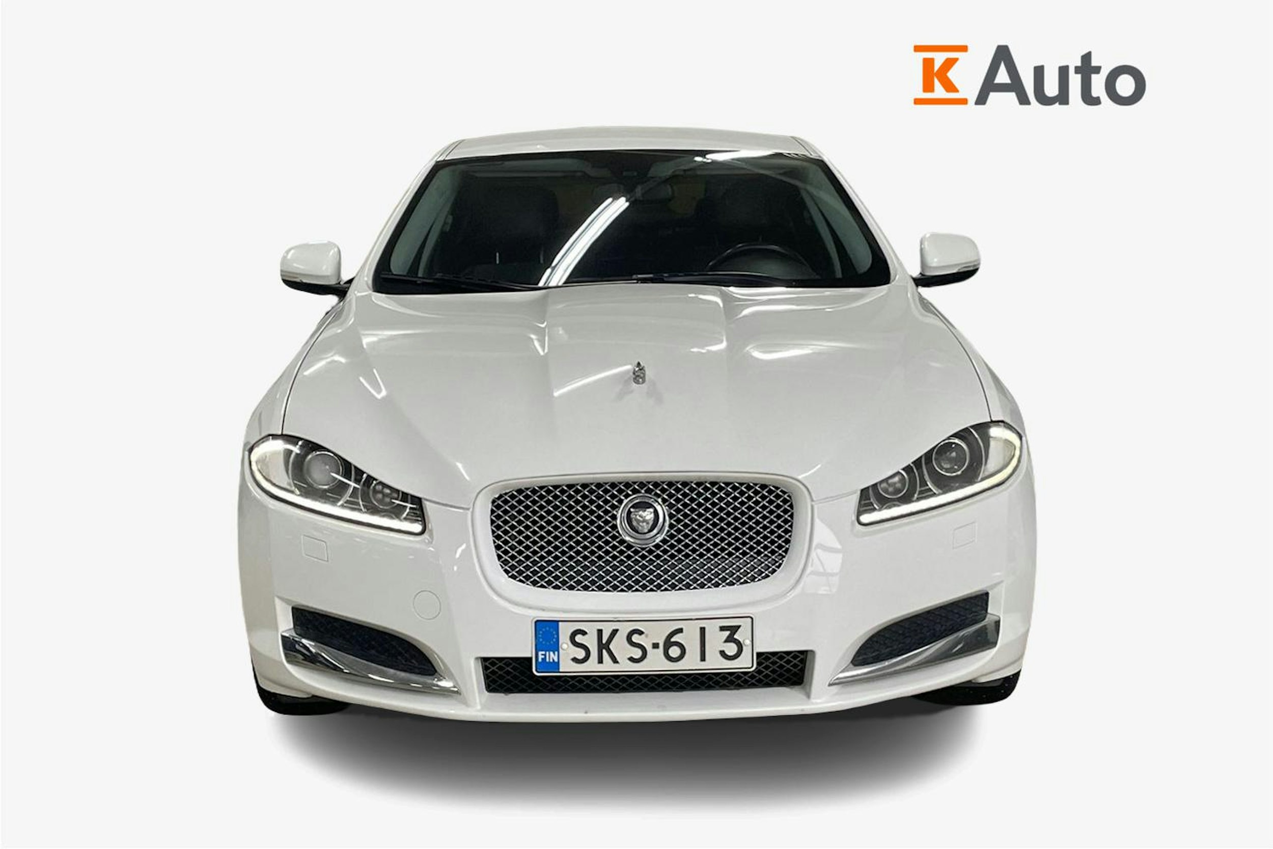 valkoinen Jaguar XF 2013 kuva 5.