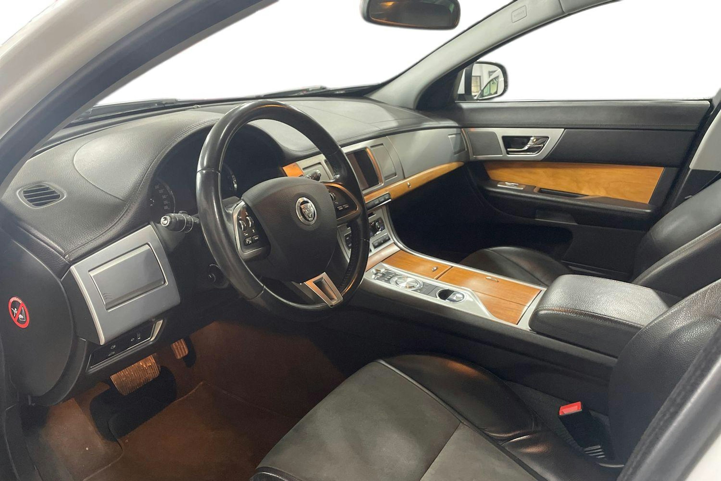 valkoinen Jaguar XF 2013 kuva 7.