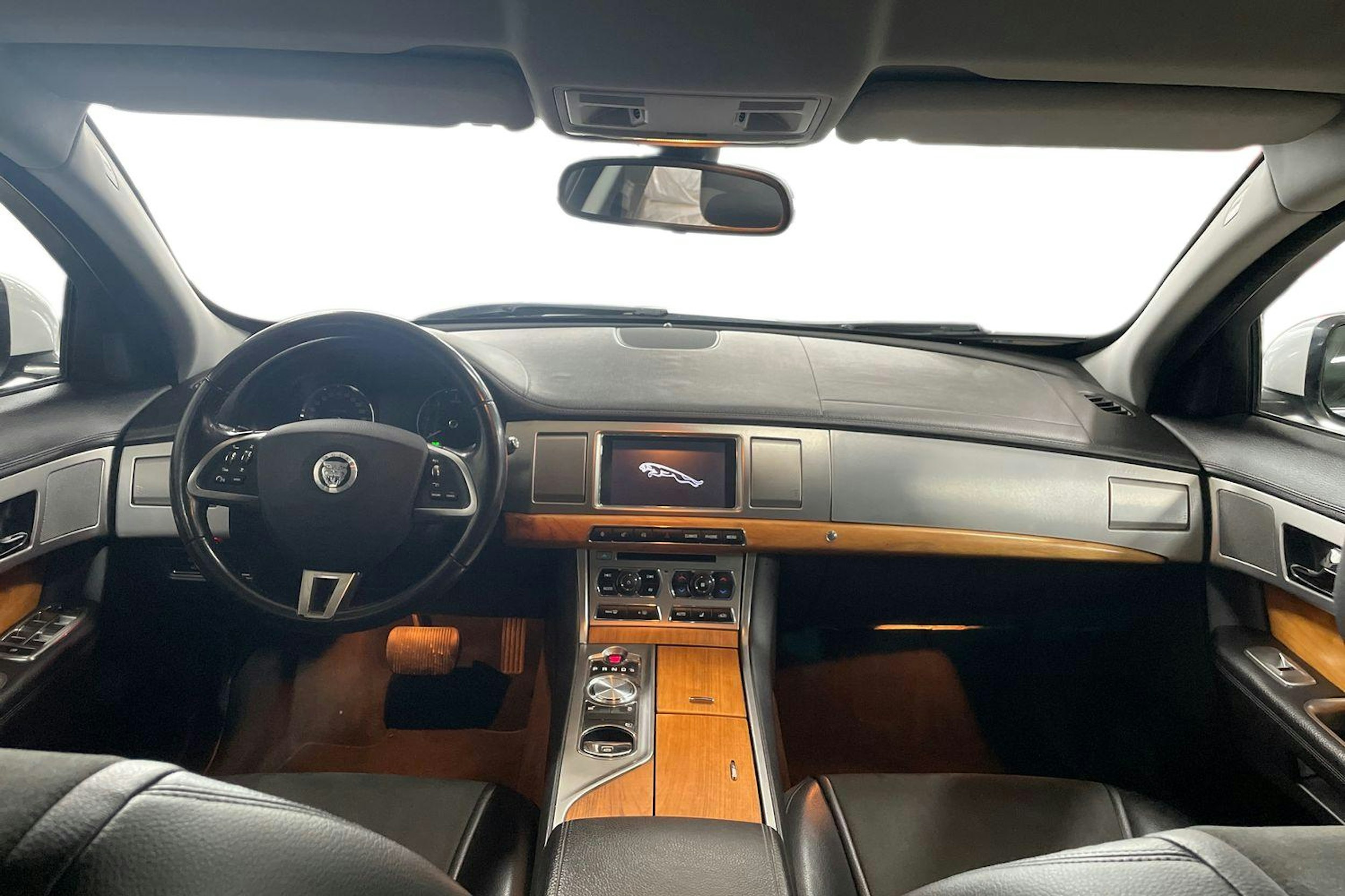 valkoinen Jaguar XF 2013 kuva 9.