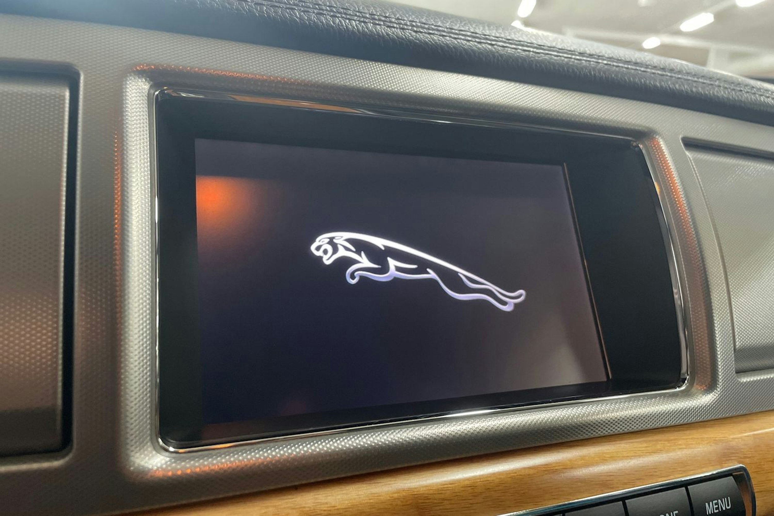 valkoinen Jaguar XF 2013 kuva 14.