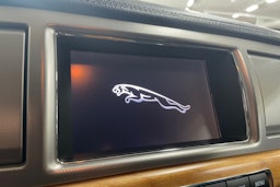 valkoinen Jaguar XF 2013 kuva 14.