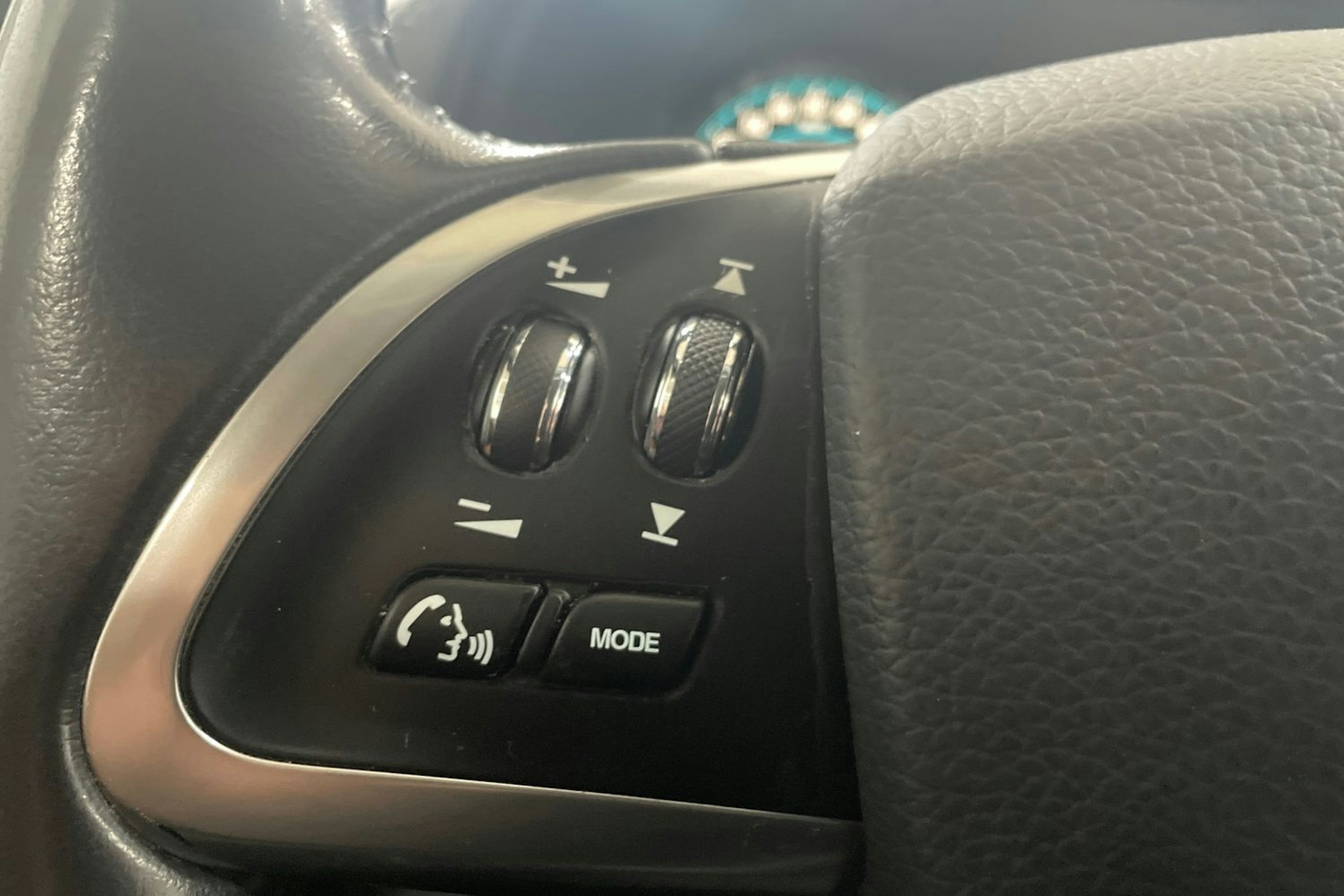 valkoinen Jaguar XF 2013 kuva 17.