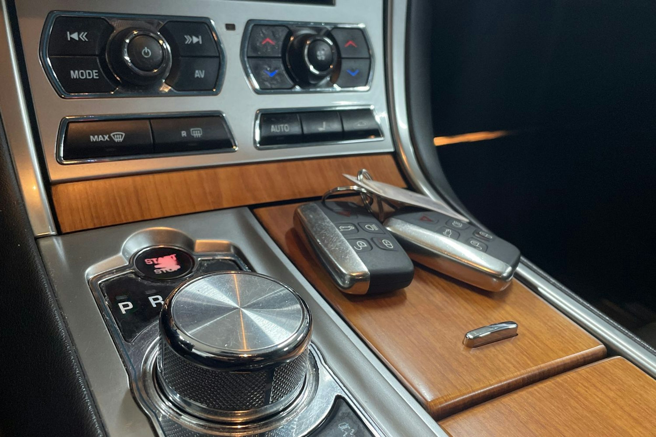 valkoinen Jaguar XF 2013 kuva 18.