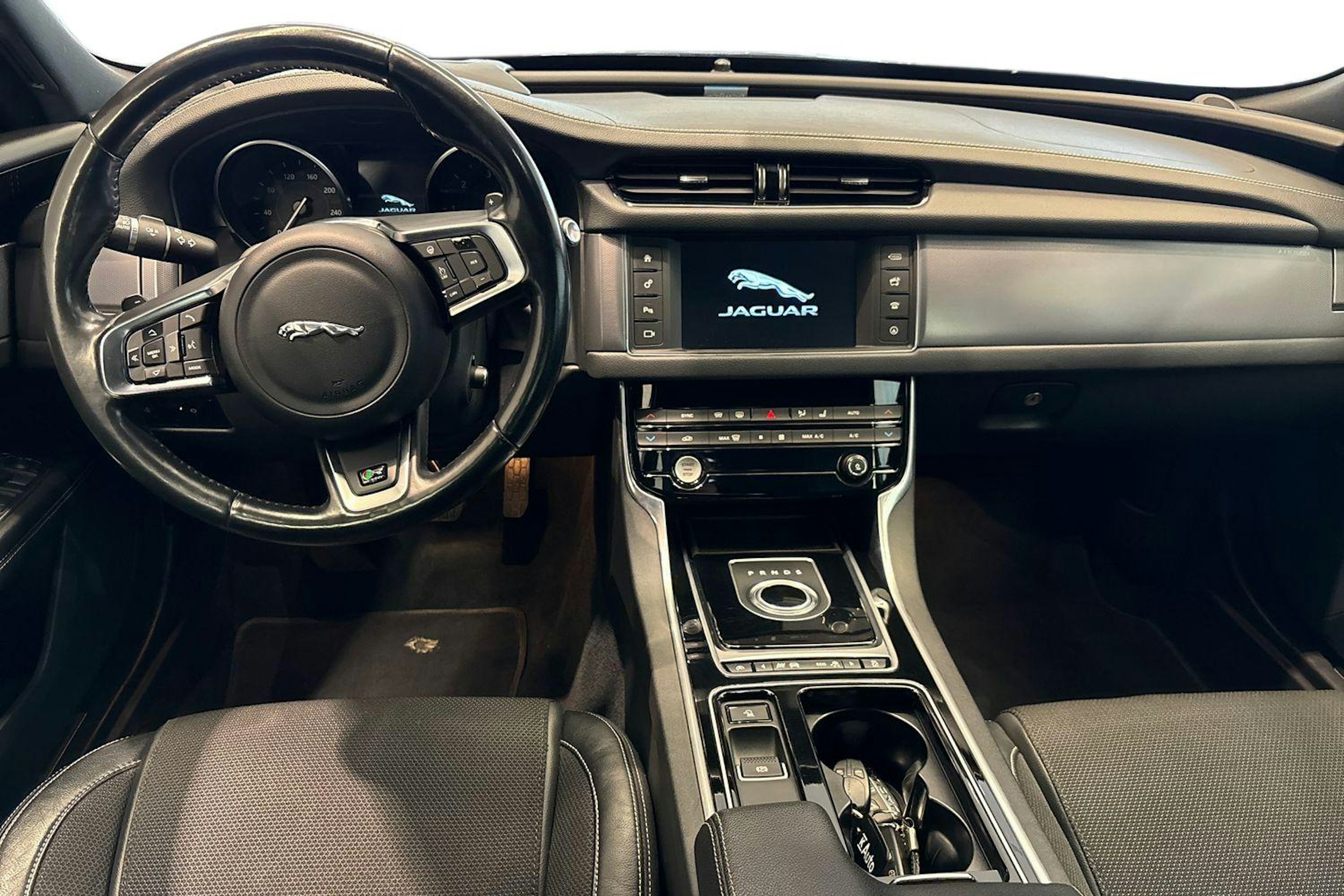 Sininen Jaguar XF 2015 kuva 9.