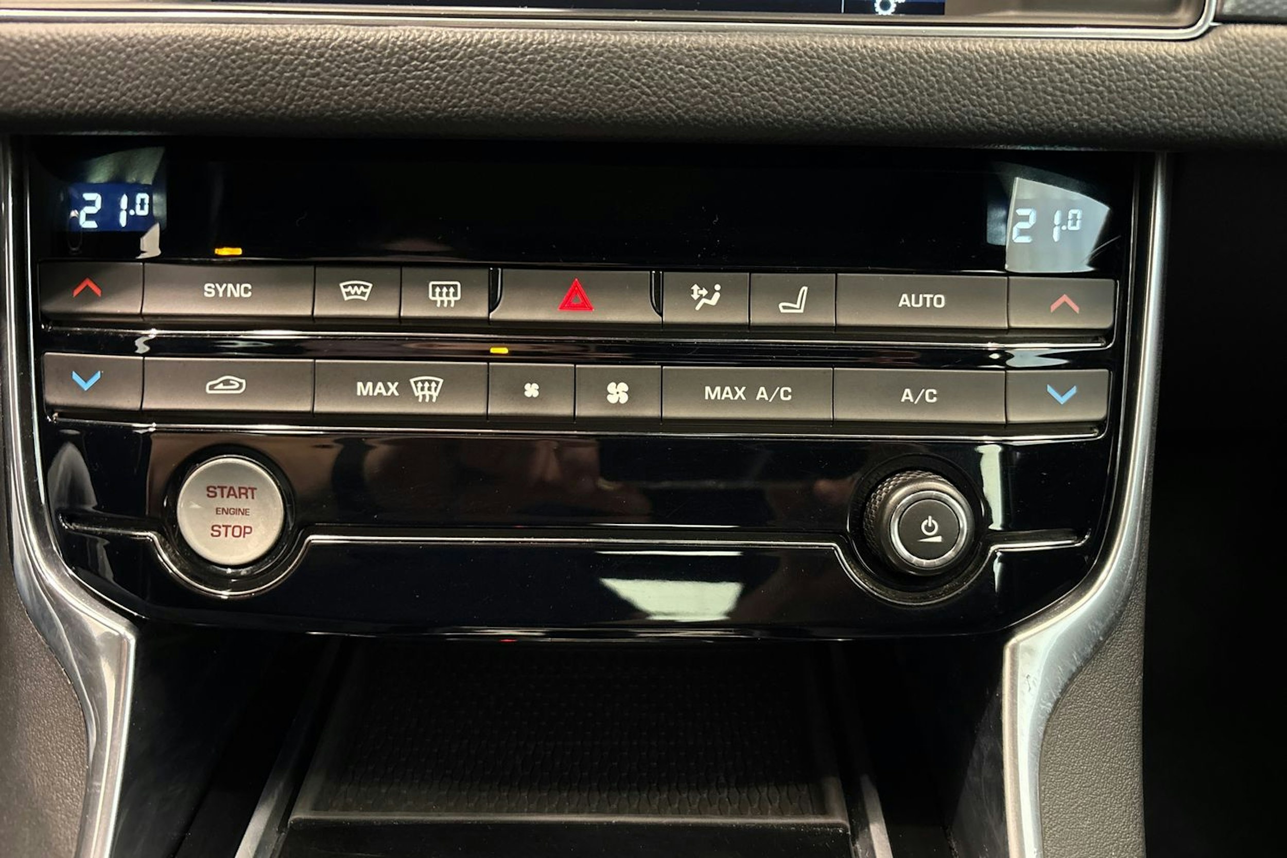 Sininen Jaguar XF 2015 kuva 17.