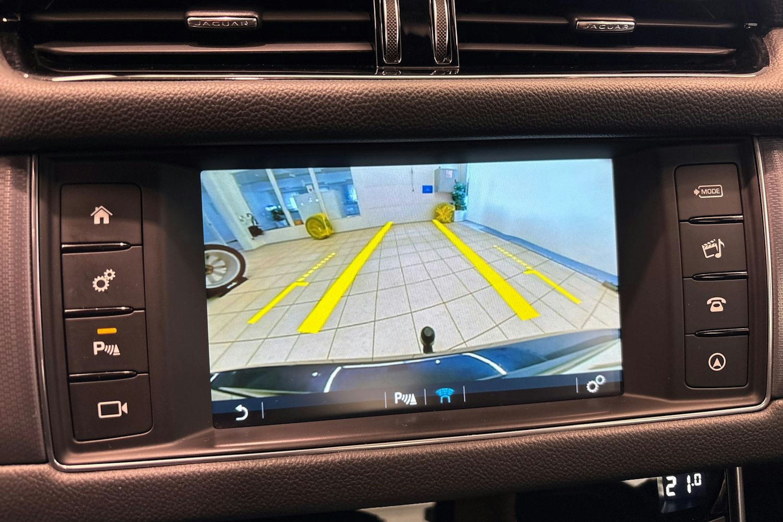 Sininen Jaguar XF 2015 kuva 22.