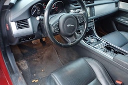 punainen Jaguar XF 2016 kuva 3.