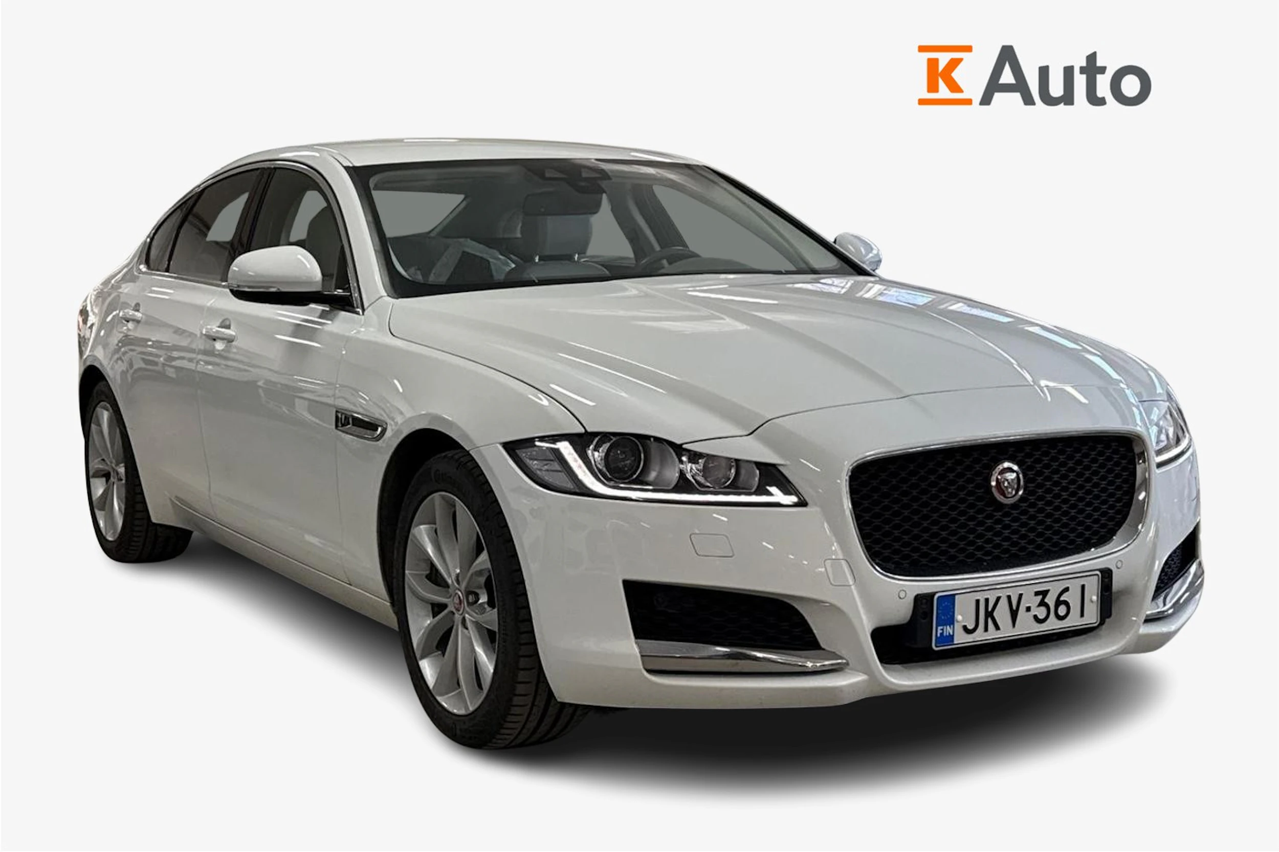 valkoinen Jaguar XF 2018 kuva 1.