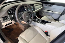 valkoinen Jaguar XF 2018 kuva 3.