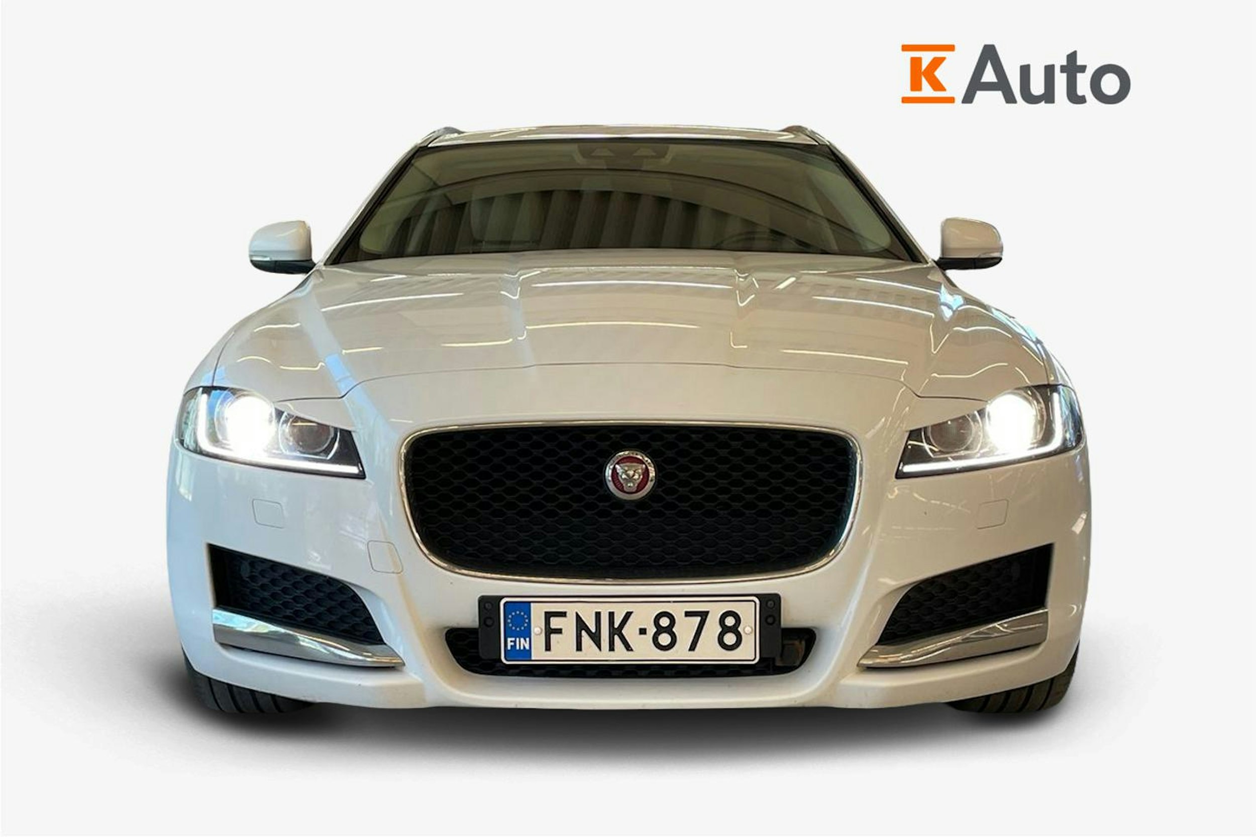 Valkoinen Jaguar XF 2019 kuva 5.
