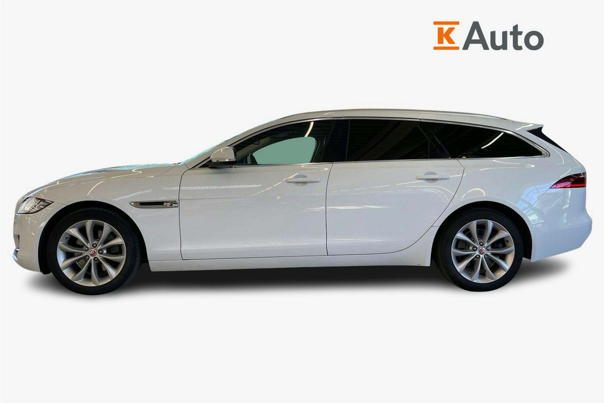 Valkoinen Jaguar XF 2019 kuva 6.