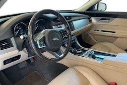 Valkoinen Jaguar XF 2019 kuva 7.