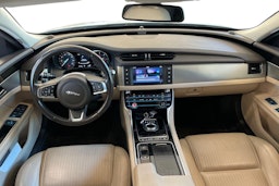 Valkoinen Jaguar XF 2019 kuva 9.