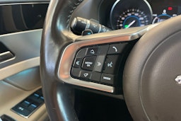 Valkoinen Jaguar XF 2019 kuva 16.
