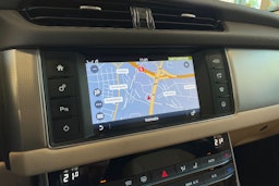 Valkoinen Jaguar XF 2019 kuva 18.