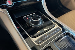Valkoinen Jaguar XF 2019 kuva 20.