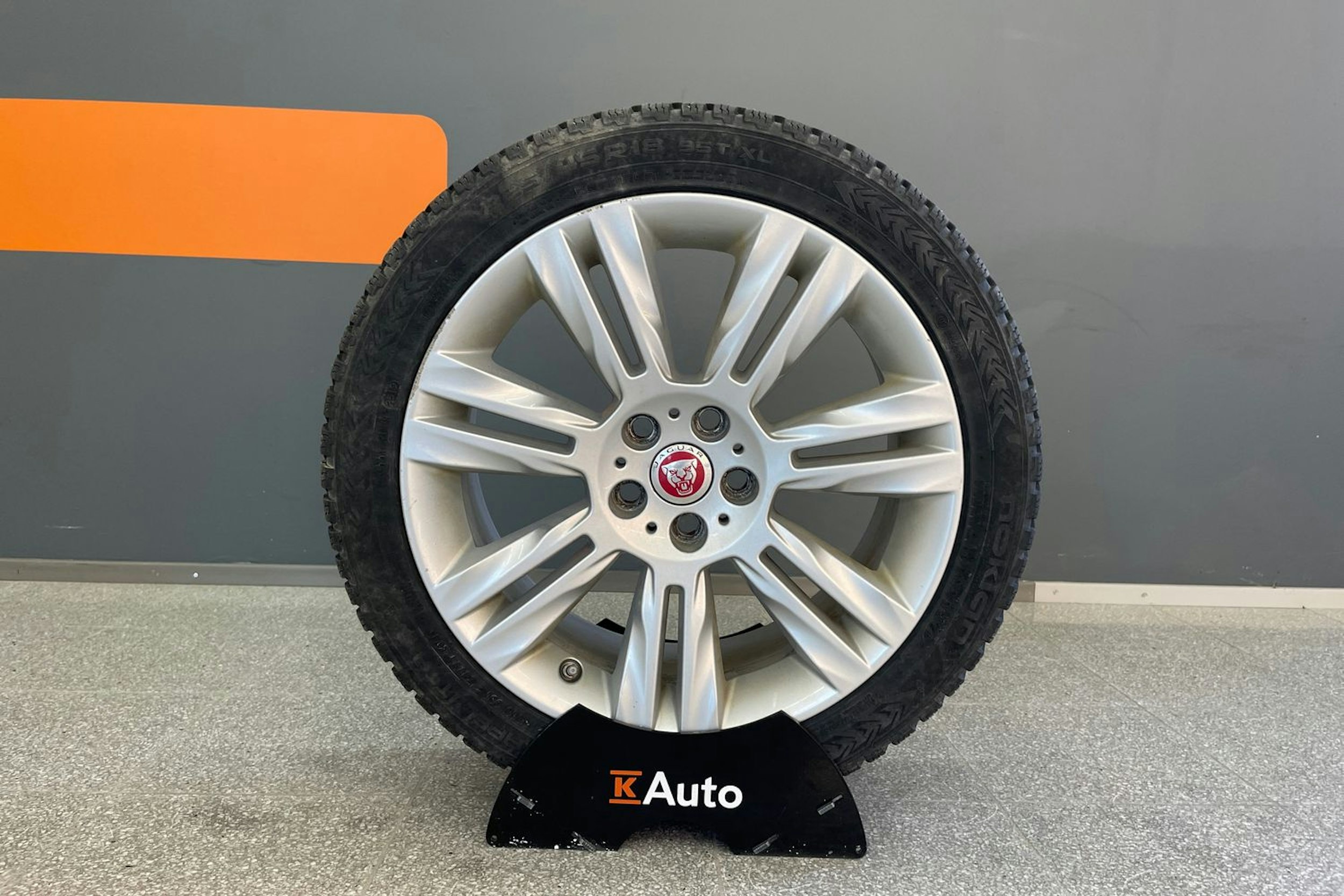 Valkoinen Jaguar XF 2019 kuva 23.
