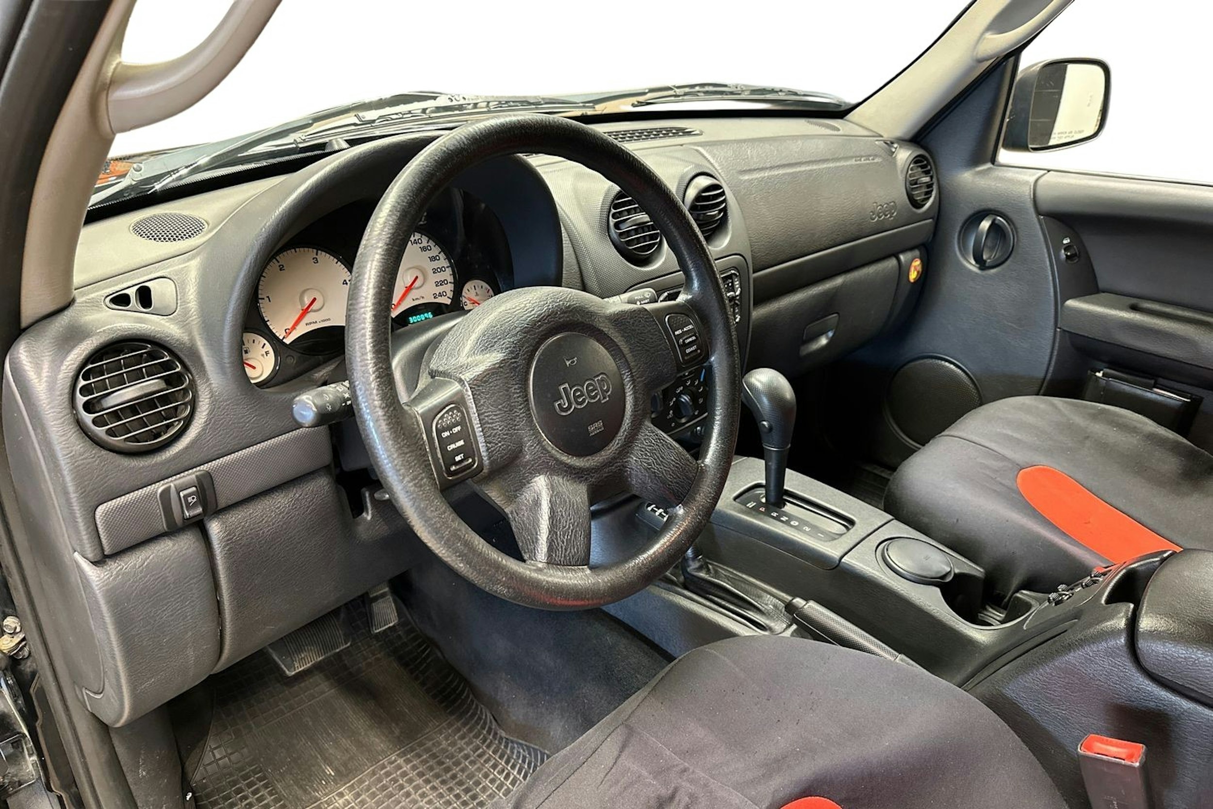 musta Jeep Cherokee 2004 kuva 7.