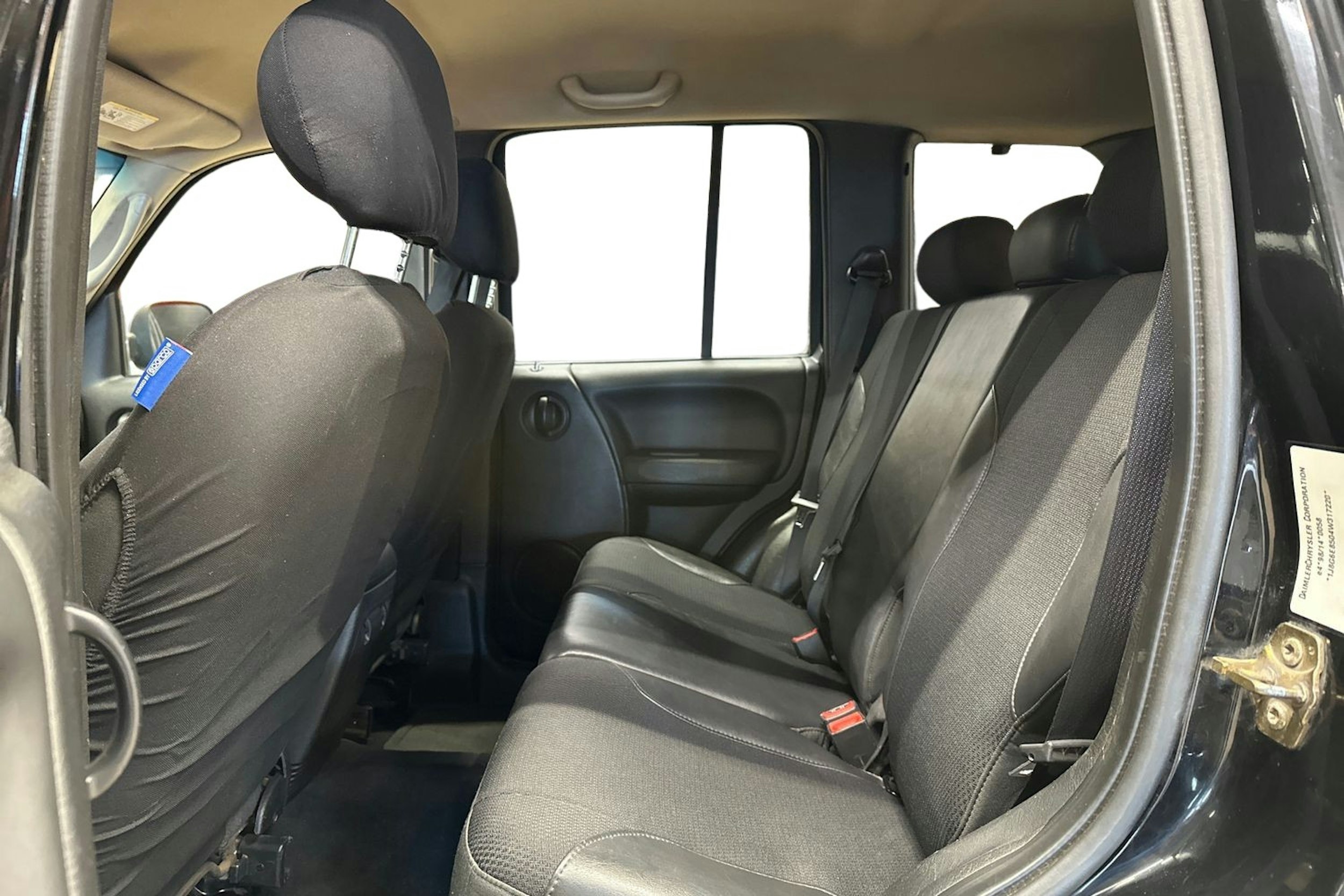 musta Jeep Cherokee 2004 kuva 10.