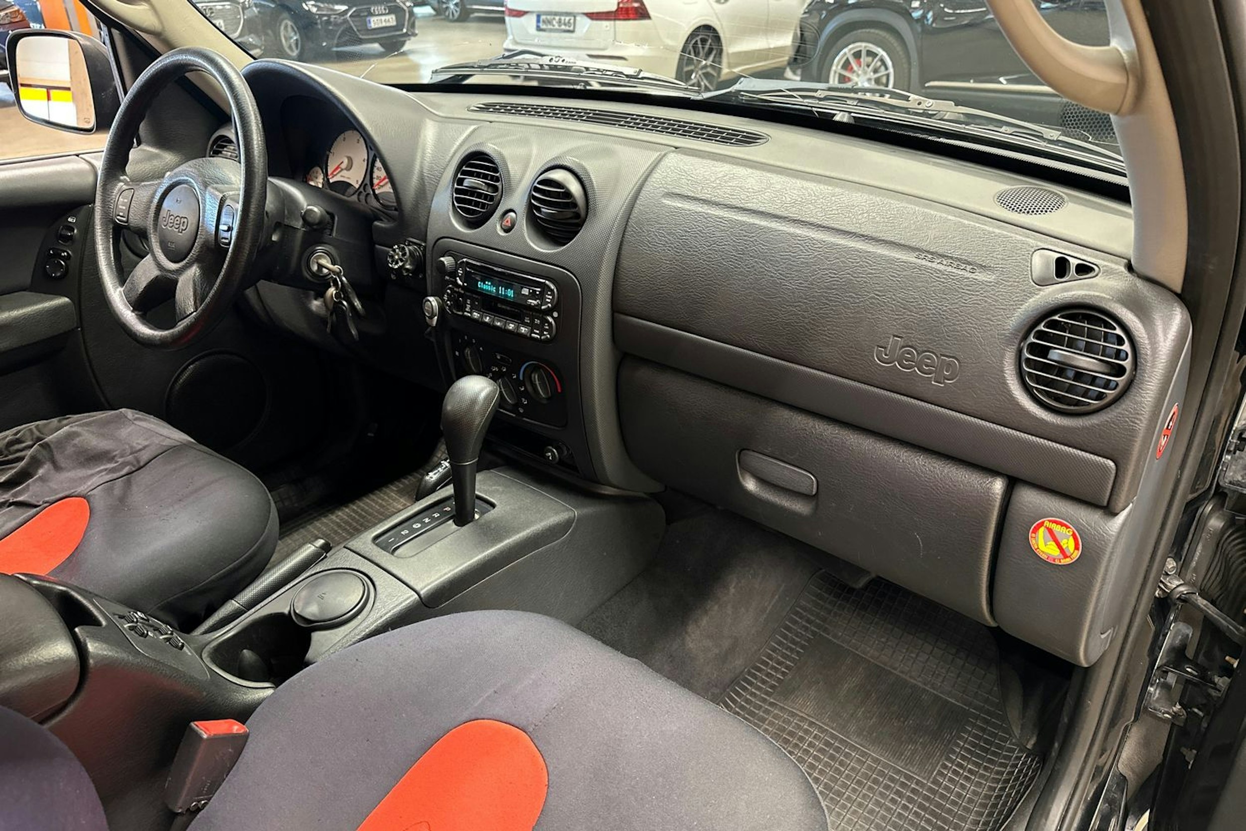 musta Jeep Cherokee 2004 kuva 12.