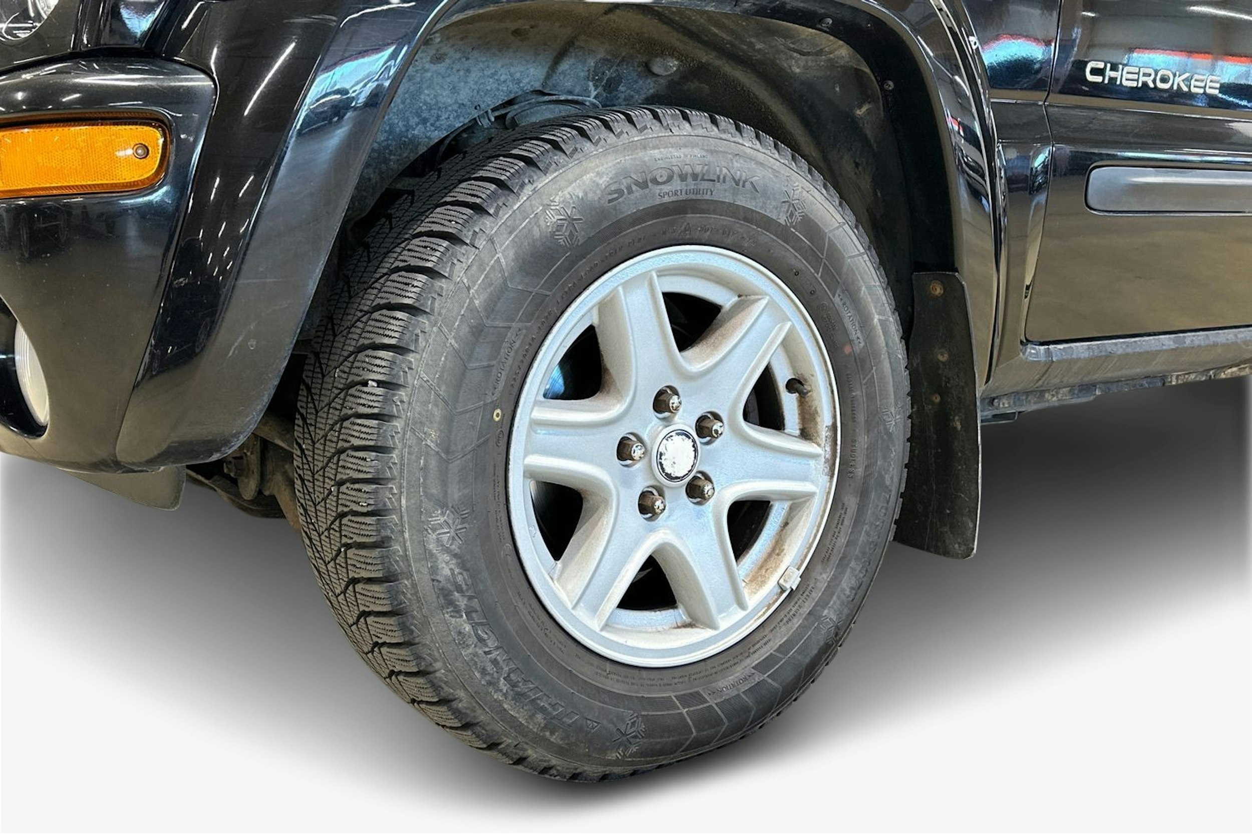 musta Jeep Cherokee 2004 kuva 17.