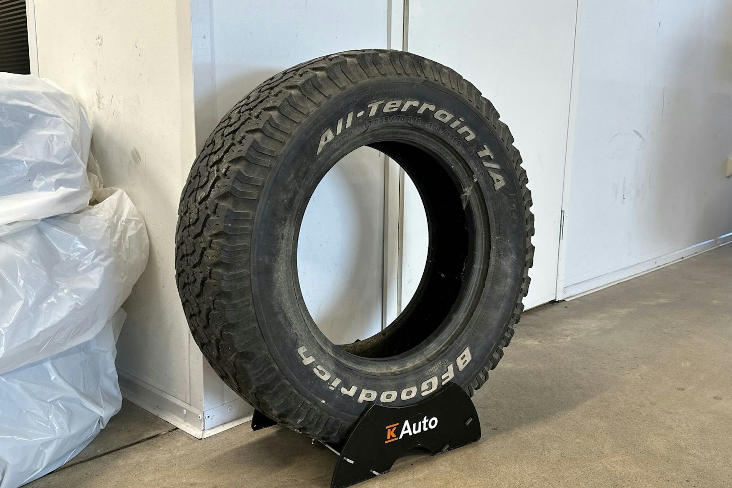 musta Jeep Cherokee 2004 kuva 18.