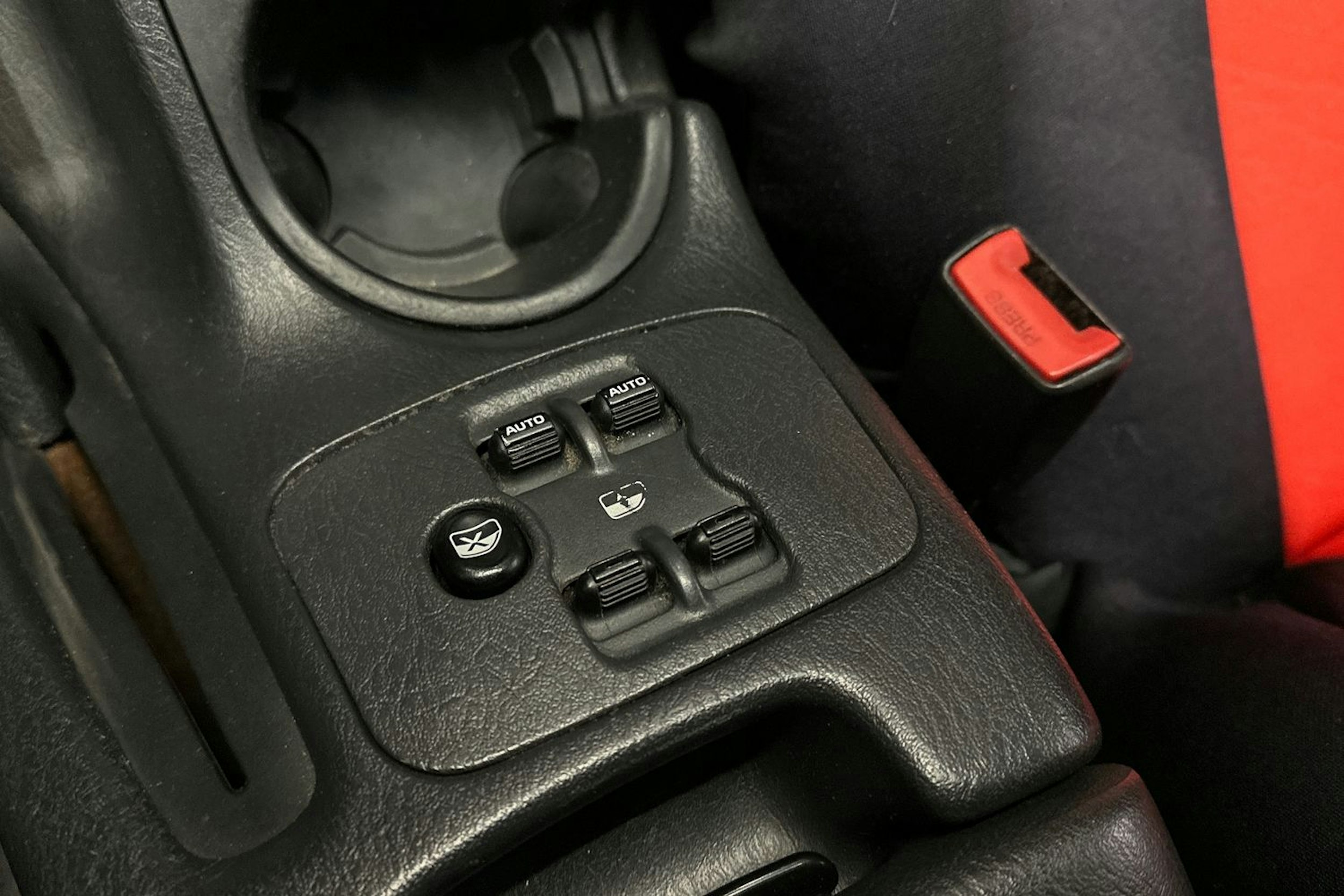 musta Jeep Cherokee 2004 kuva 22.