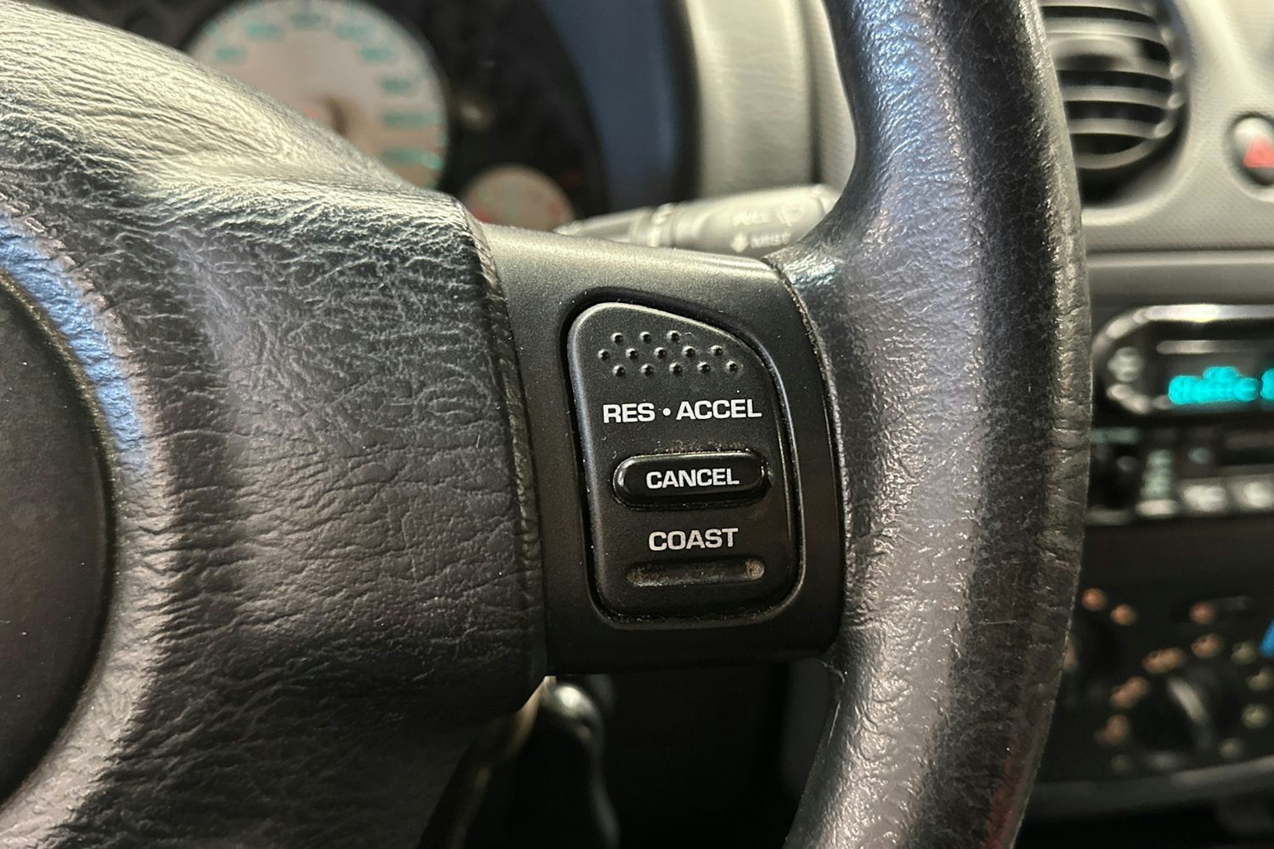 musta Jeep Cherokee 2004 kuva 26.