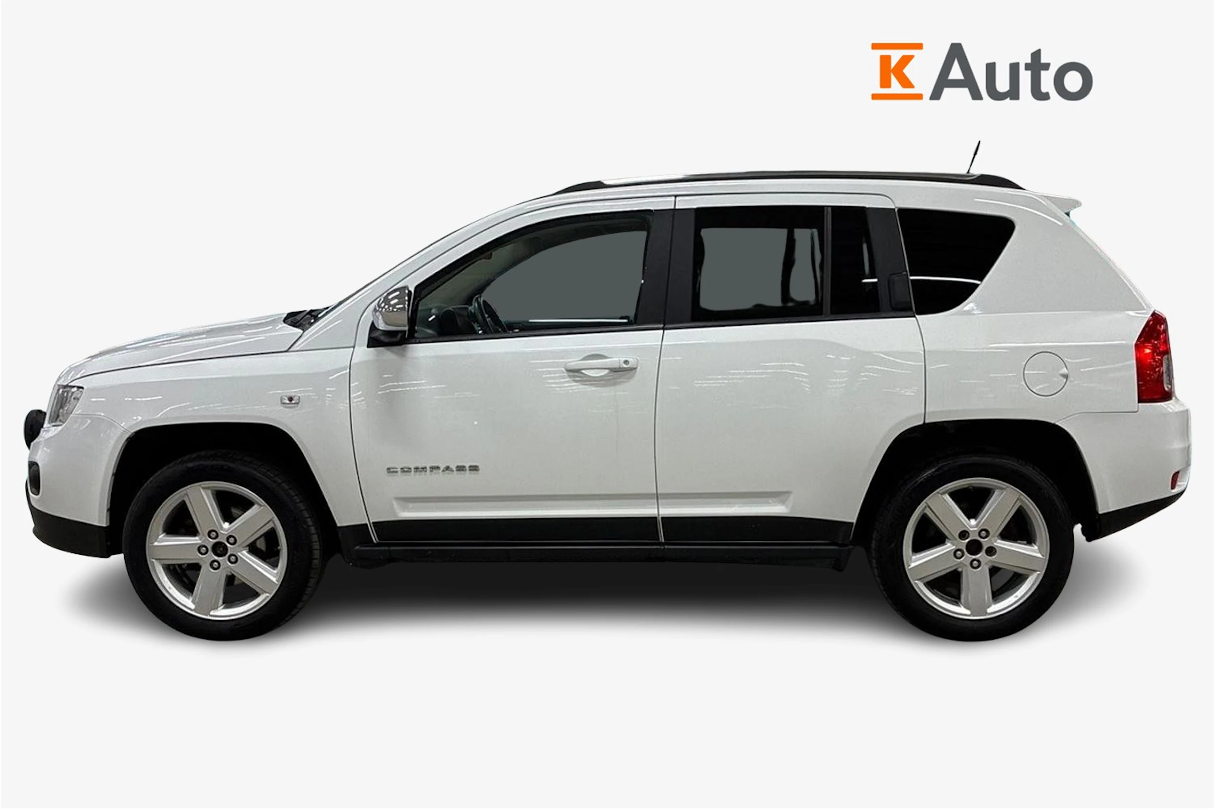 valkoinen Jeep Compass 2012 kuva 5.
