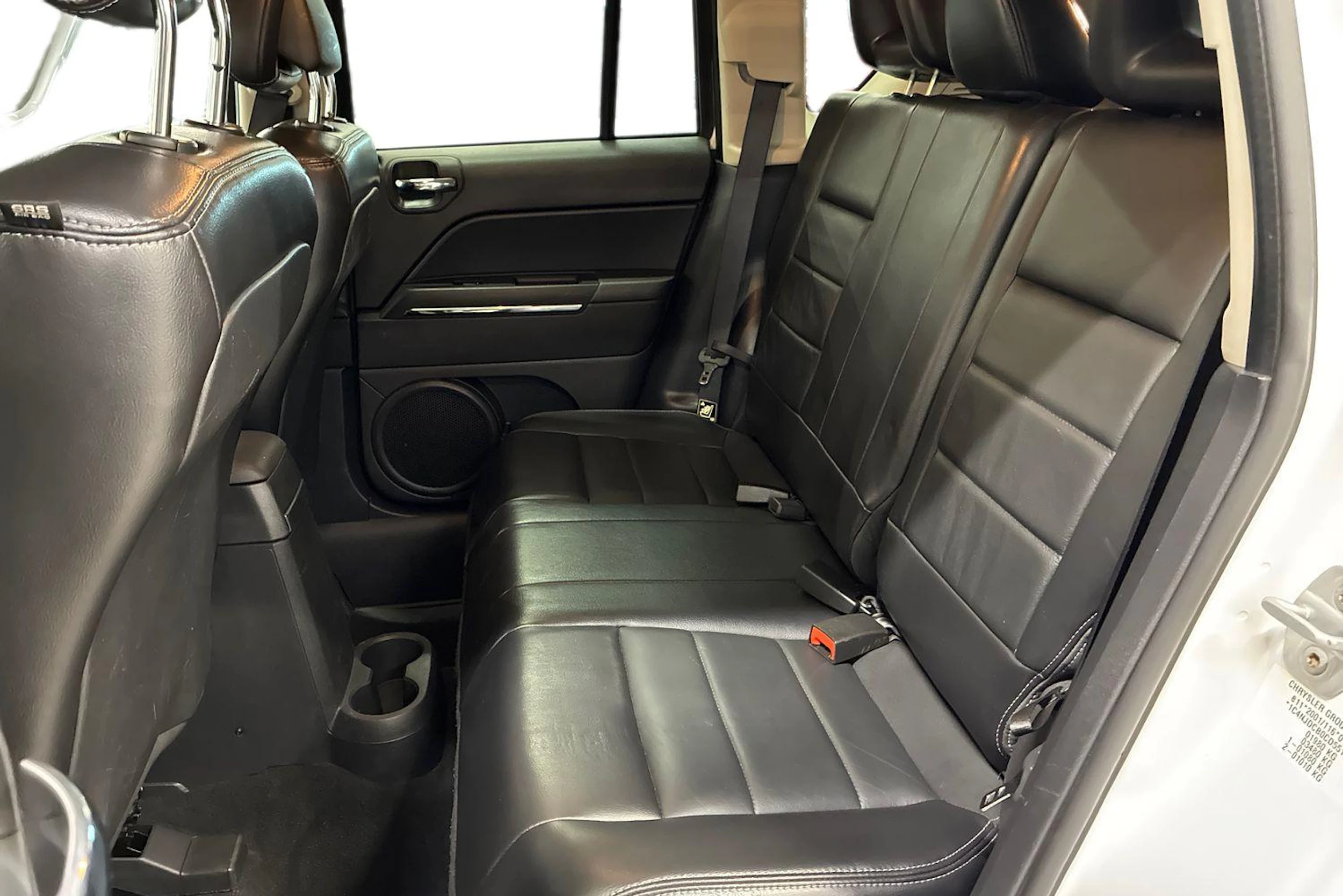 valkoinen Jeep Compass 2012 kuva 8.