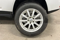 valkoinen Jeep Compass 2012 kuva 10.