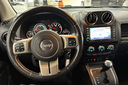 valkoinen Jeep Compass 2012 kuva 11.