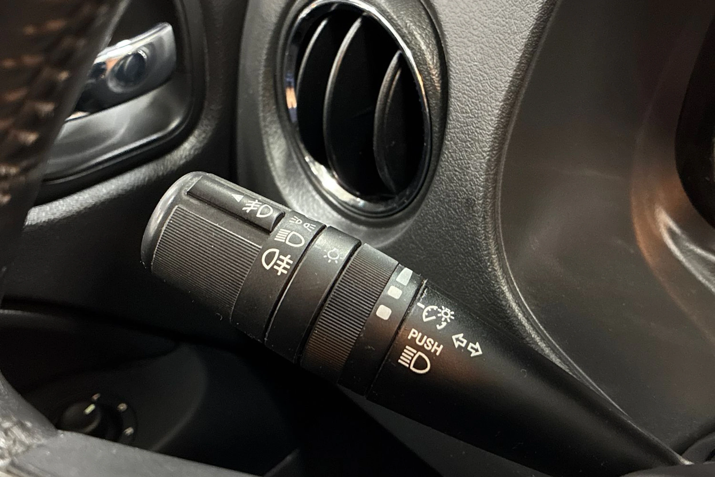 valkoinen Jeep Compass 2012 kuva 15.