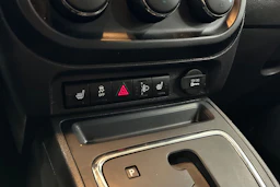 valkoinen Jeep Compass 2012 kuva 19.