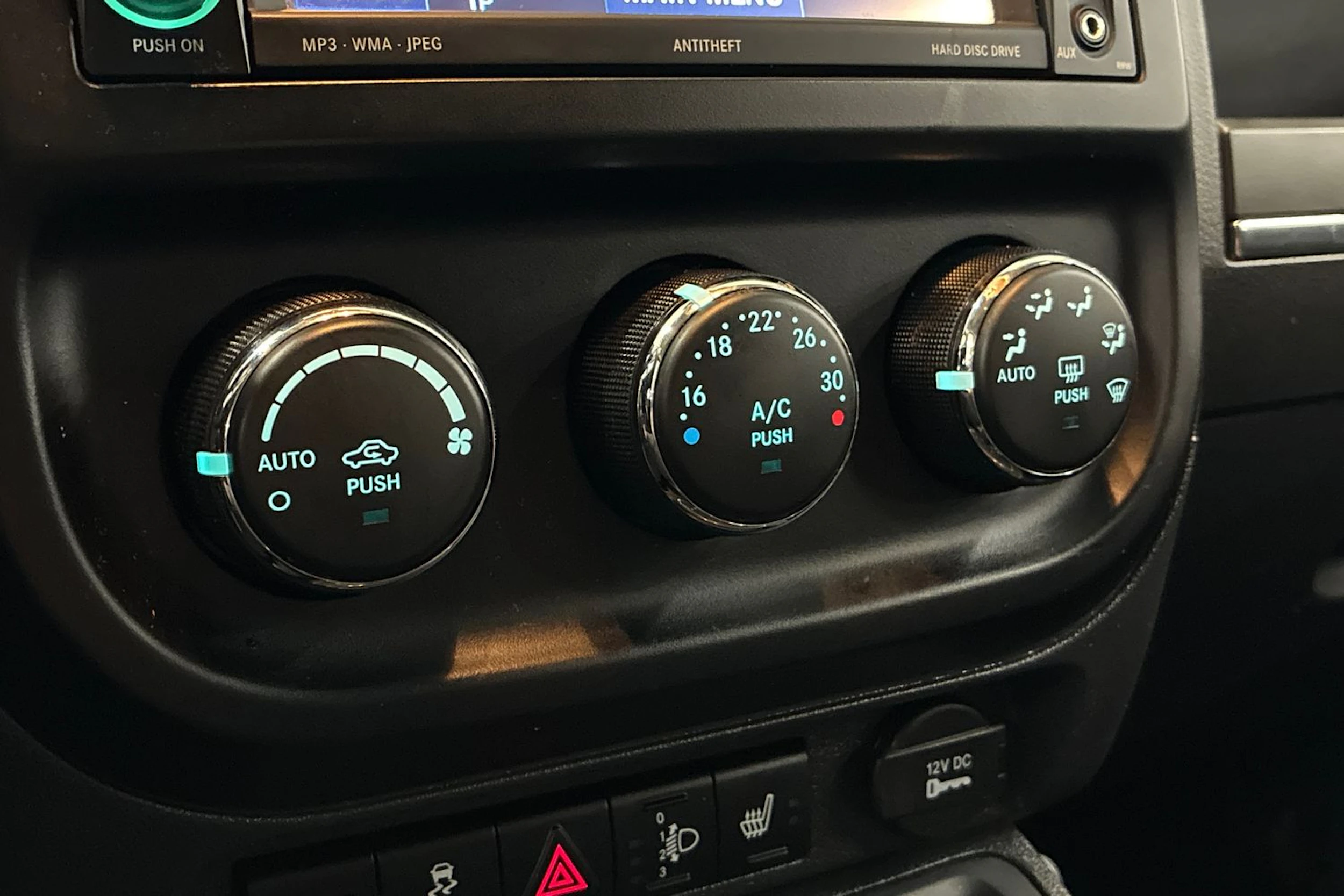 valkoinen Jeep Compass 2012 kuva 20.