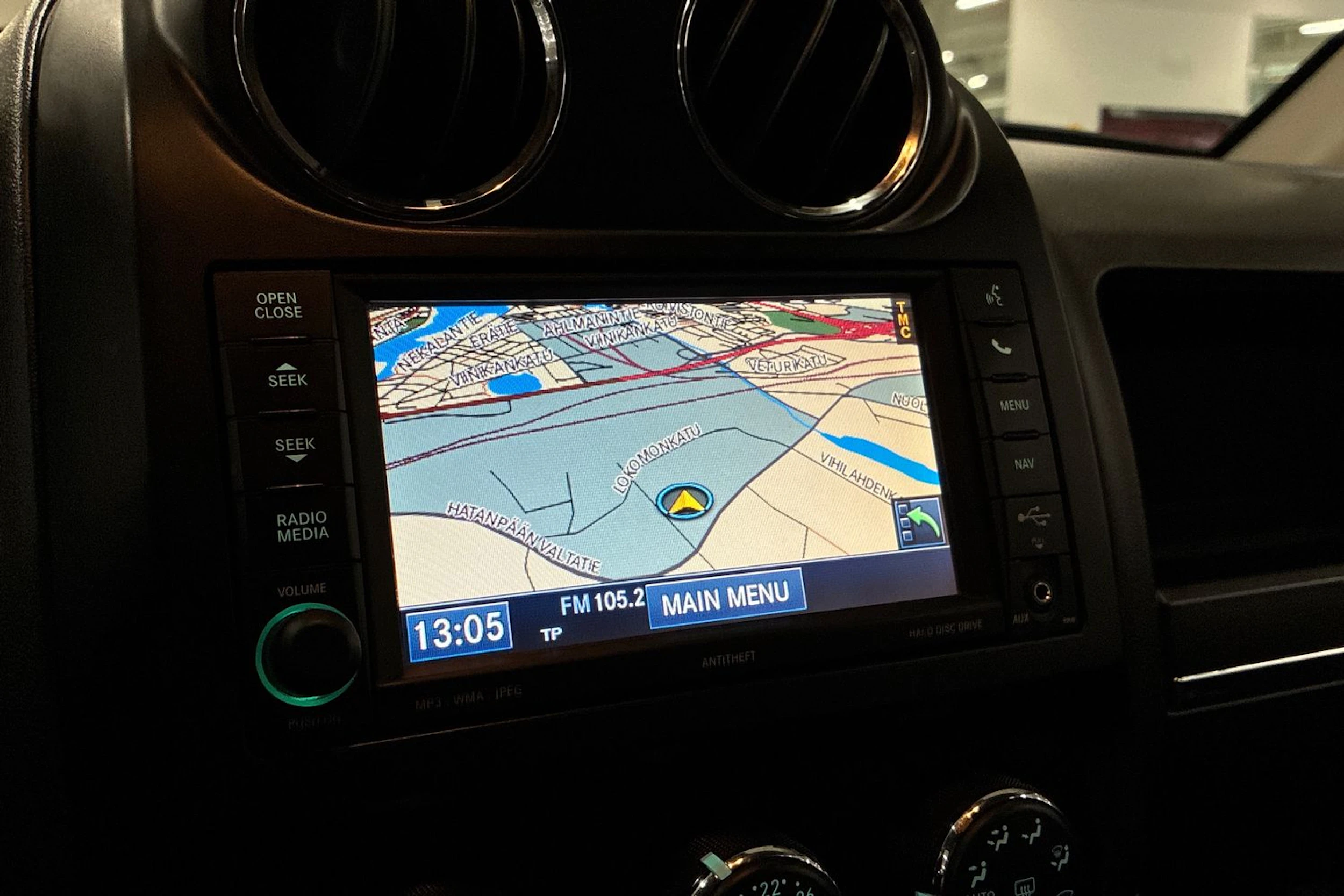 valkoinen Jeep Compass 2012 kuva 21.