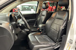valkoinen Jeep Compass 2012 kuva 23.