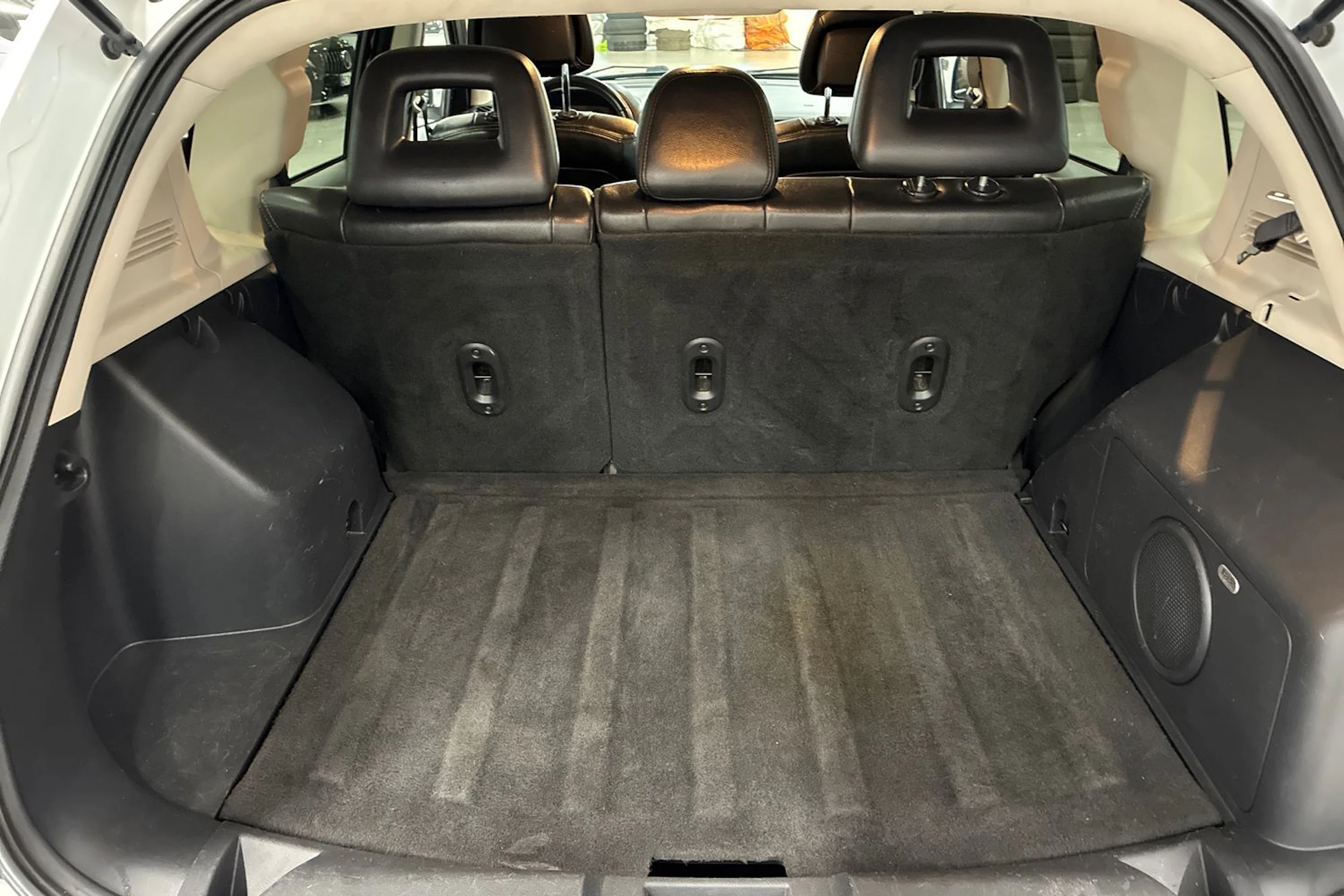 valkoinen Jeep Compass 2012 kuva 24.