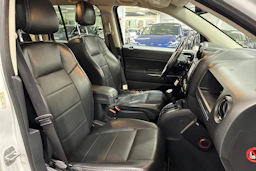 valkoinen Jeep Compass 2012 kuva 26.